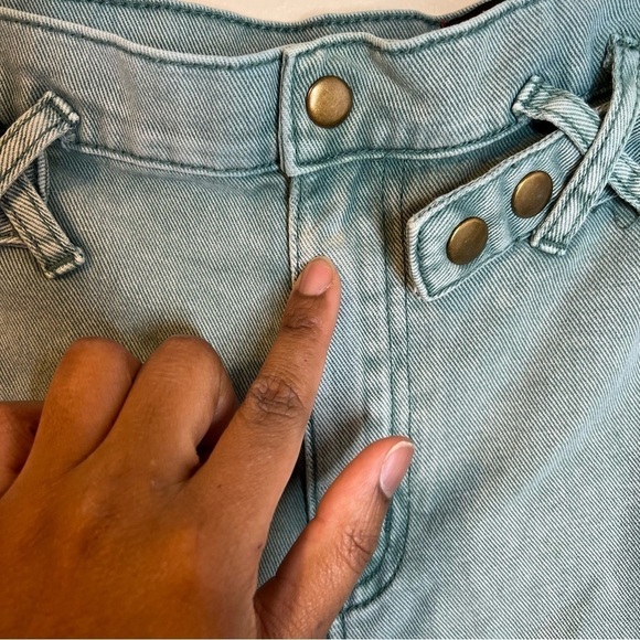 BDG Cora Acidwash Paperbag Jean Shorts OB973734 Size 27 Boho Teal Green Women - Picture 2 of 10